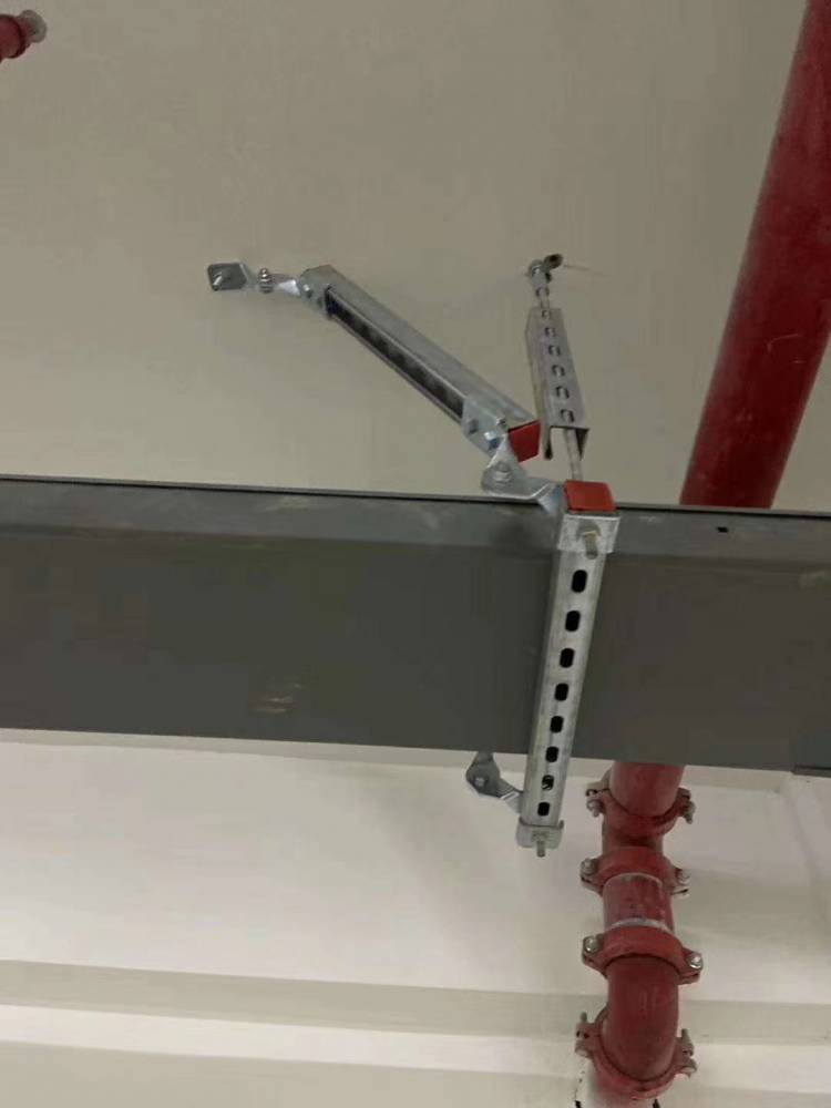 【湖北電纜橋架側(cè)向縱向成品抗震支吊架抗震支架配件鉸鏈接u型管卡托