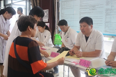 榮盛·江南錦苑舉辦社區(qū)義診活動，健康咨詢服務(wù)暖人心
