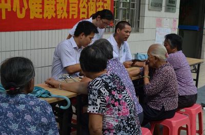 “關愛居民，送健康”——橋頭石水口社區(qū)綜合服務中心攜手社區(qū)衛(wèi)生服務中心開展健康咨詢活動